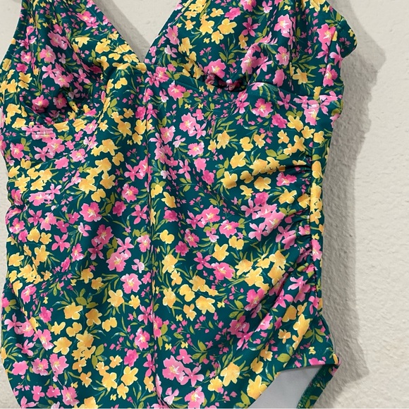 Ruffle Shoulder Ruched Full Coverage Swimsuit - Picture 7 of 15